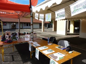 Le stand BRS France à côté du stand Merrell