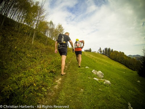 EcoTrail du Massif des Brasses 2014 - Frédéric et Lambda Runner en pleine ascension de la Pointe des Brasses, avant le ravito.