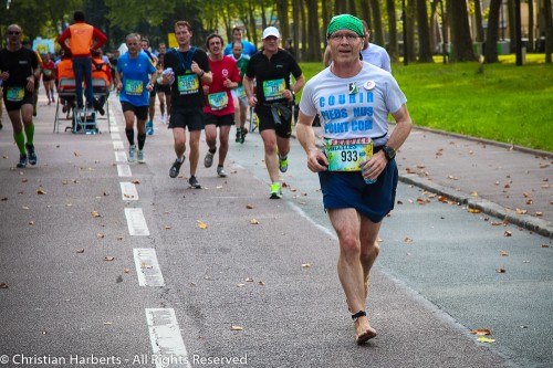 4ième participation pieds nus de Christian Harberts à la course Paris-Versailles 2014