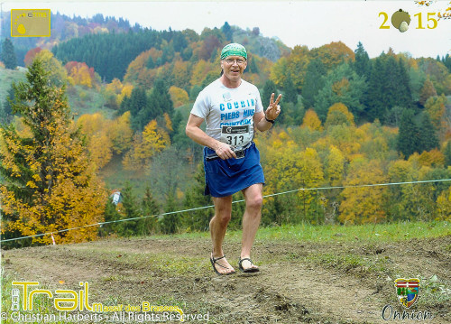 11 octobre 2015, Onnion - Trail du Massif des Brasses - Christian Harberts, des membres de la BRS France et l'équipe de 5doigts.fr, boutique de chaussure minimaliste, ont participé à la troisième édition de cette course unique en France avec son podium "barefooteur" !