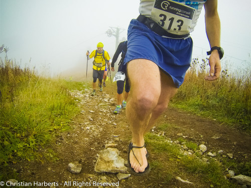 11 octobre 2015, Onnion - Trail du Massif des Brasses - Christian Harberts, des membres de la BRS France et l'équipe de 5doigts.fr, boutique de chaussure minimaliste, ont participé à la troisième édition de cette course unique en France avec son podium "barefooteur" !