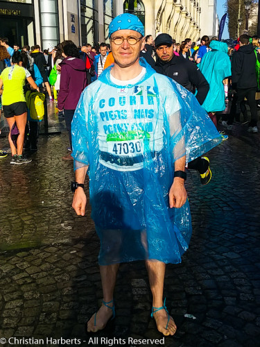 Christian Harberts, Marathon de Paris 2016 pieds nus - prêt à rejoindre le sas des 4H.