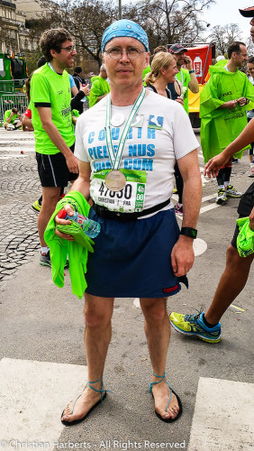 Christian Harberts, Marathon de Paris  2016 pieds nus - enfin, semi en huaraches, et sans la banane, ni la patate...